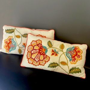Beautiful pair of pillows, couch / bedroom